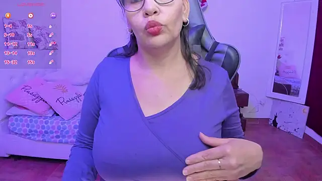 esmeralda milf online show from April 14, 8:48 pm