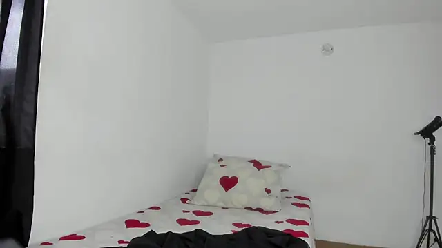 SARA TS FOX online show from October 11, 9:24 pm