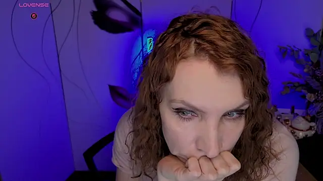 JohansonKatie online show from December 19, 3:35 am