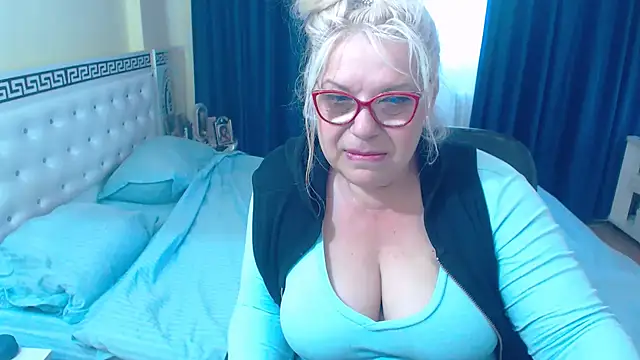 Snapshot of SonyaHotMilf chatting on May 15, 11:50 am SonyaHotMilf online show from May 15, 11:50 am