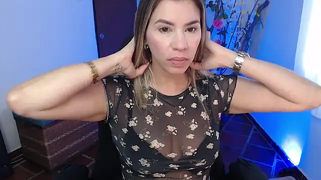 Snapshot of ms_sofia_x chatting on February 5, 3:05 pm ms sofia x online show from February 5, 3:05 pm