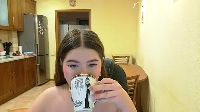 Snapshot of NicoleFoxery chatting on February 5, 3:22 am NicoleFoxery online show from February 5, 3:22 am