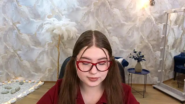 Snapshot of NicoleFoxery chatting on February 6, 6:22 pm NicoleFoxery online show from February 6, 6:22 pm