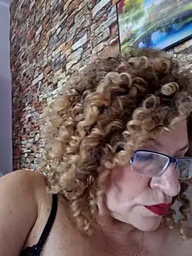 Snapshot of Hot_Azaleea chatting on May 22, 5:47 am Hot Azaleea online show from May 22, 5:47 am