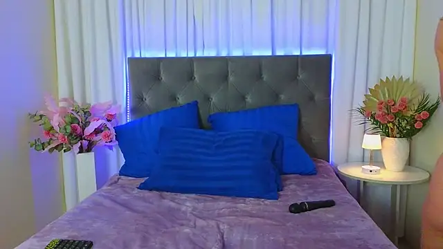 Ariana Petite online show from April 22, 12:24 am