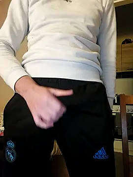 MlodyDres online show from October 24, 6:37 pm