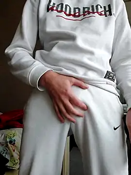 MlodyDres online show from October 27, 1:26 pm