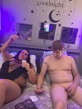 mirandamark2020 online show from April 28, 3:44 am