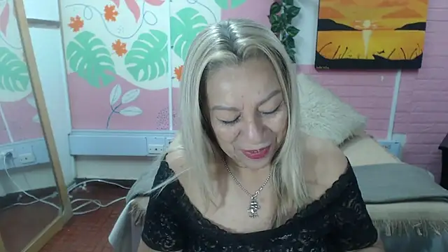 Snapshot of ZAMANTHA chatting on April 28, 3:17 pm ZAMANTHA online show from April 28, 3:17 pm