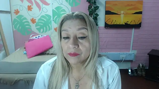 Snapshot of ZAMANTHA chatting on May 2, 4:23 pm ZAMANTHA online show from May 2, 4:23 pm