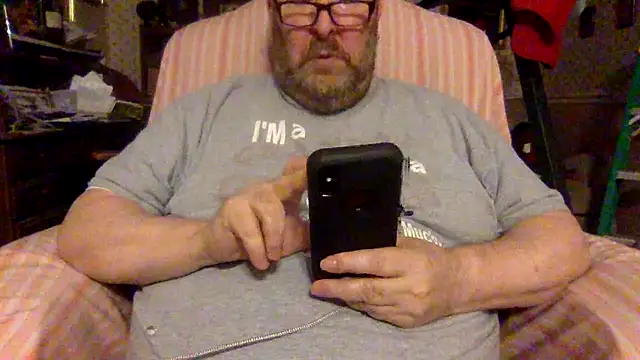 Snapshot of Drwhocares chatting on April 18, 4:44 pm Drwhocares online show from April 18, 4:44 pm