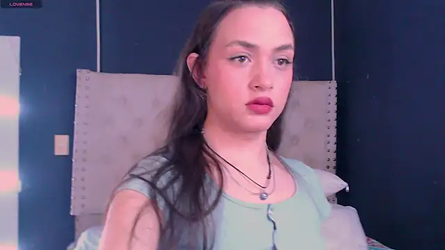 Snapshot of valen_thompson chatting on February 6, 11:48 pm valen thompson online show from February 6, 11:48 pm