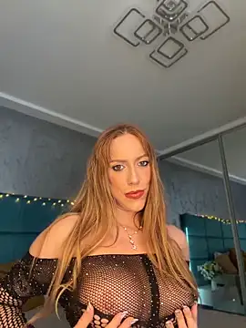 Snapshot of RockQueen_A chatting on June 10, 4:50 pm RockQueen A online show from June 10, 4:50 pm