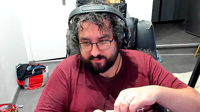 Snapshot of bears549a chatting on December 19, 10:21 pm bears549a online show from December 19, 10:21 pm