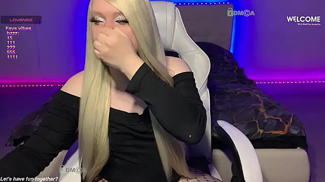 camsmiley online show from April 6, 1:45 pm