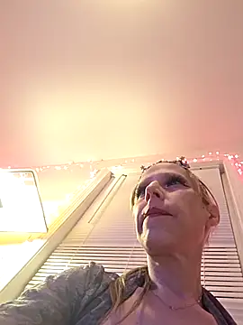 Snapshot of AngelMagick chatting on February 24, 11:25 pm AngelMagick online show from February 24, 11:25 pm