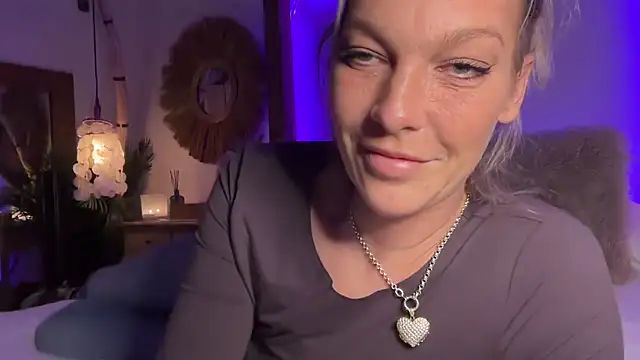 cyberchickie maria online show from February 27, 9:14 pm