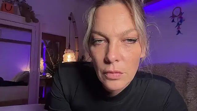 cyberchickie maria online show from March 7, 8:55 pm