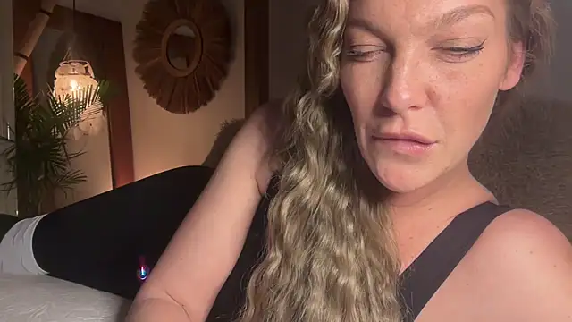 cyberchickie maria online show from March 22, 8:59 pm