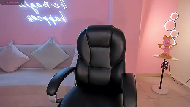 MiaRoberts1 online show from November 3, 5:25 pm