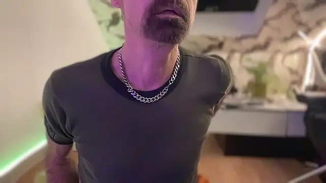 Snapshot of Sportparis4 chatting on December 16, 9:20 pm Sportparis4 online show from December 16, 9:20 pm