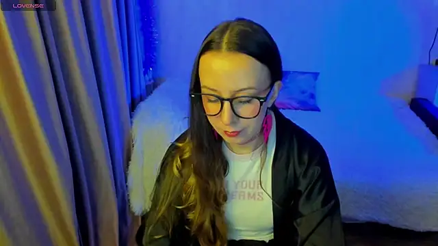 CurlySteph online show from December 1, 7:30 pm