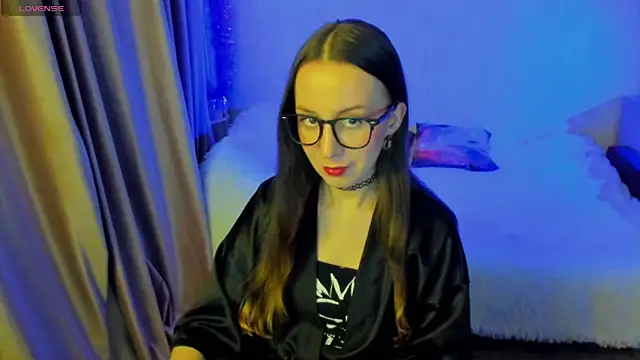 CurlySteph online show from December 4, 8:28 pm