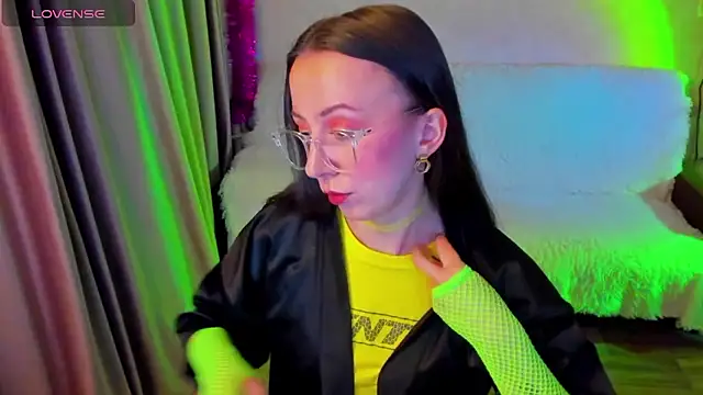 CurlySteph online show from January 8, 5:26 pm