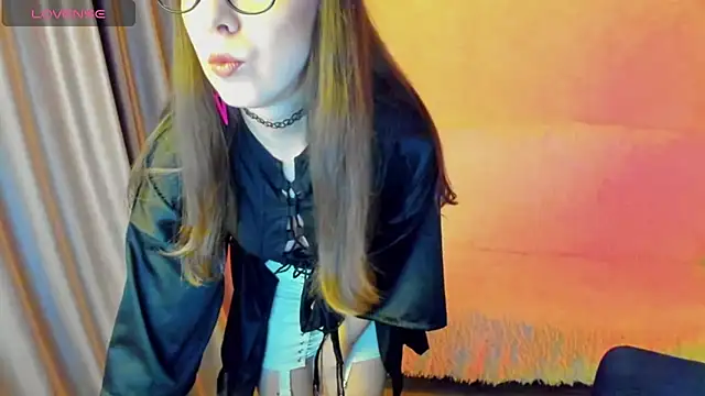 CurlySteph online show from January 10, 2:30 pm