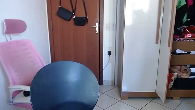 Snapshot of bustycarly chatting on November 22, 12:37 pm bustycarly online show from November 22, 12:37 pm