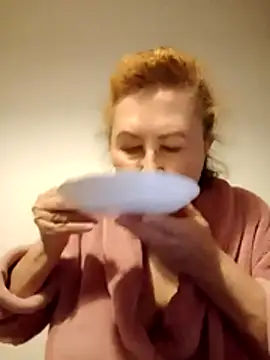 Hottie-Mom online show from April 7, 8:31 pm