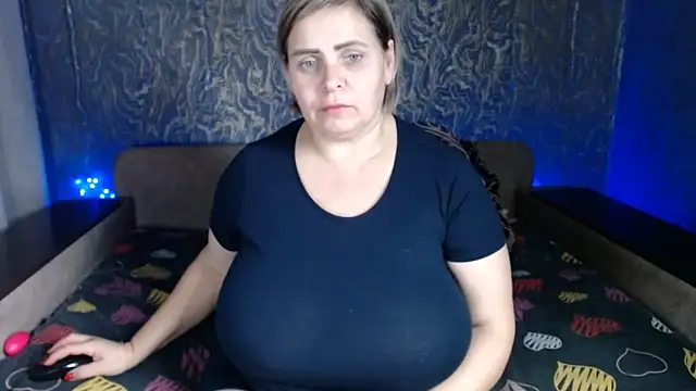 EvaCristal online show from November 8, 9:24 pm