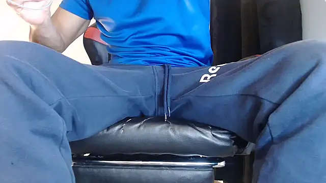 Snapshot of ErosFindomKing chatting on November 18, 8:57 pm ErosFindomKing online show from November 18, 8:57 pm