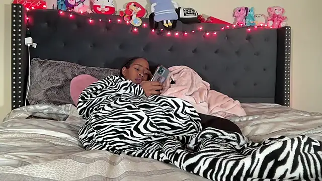 Snapshot of Cum2Charm chatting on October 26, 2:56 pm Cum2Charm online show from October 26, 2:56 pm