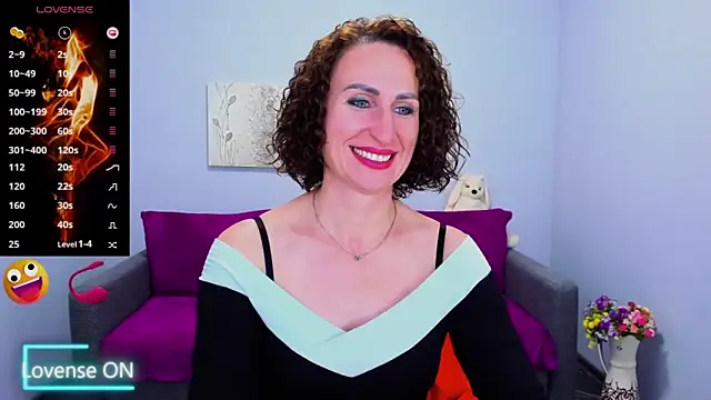 Nia Smithh online show from November 7, 1:33 pm