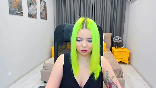 Snapshot of EnergyBunny_1 chatting on February 15, 5:39 pm EnergyBunny 1 online show from February 15, 5:39 pm