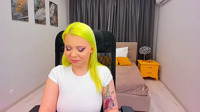 Snapshot of EnergyBunny_1 chatting on March 10, 7:40 pm EnergyBunny 1 online show from March 10, 7:40 pm