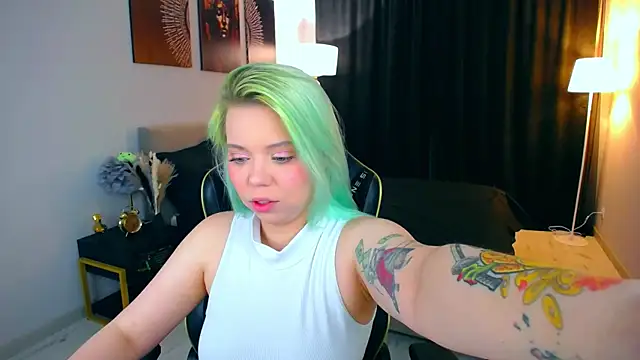 Snapshot of EnergyBunny_1 chatting on October 6, 7:33 pm EnergyBunny 1 online show from October 6, 7:33 pm