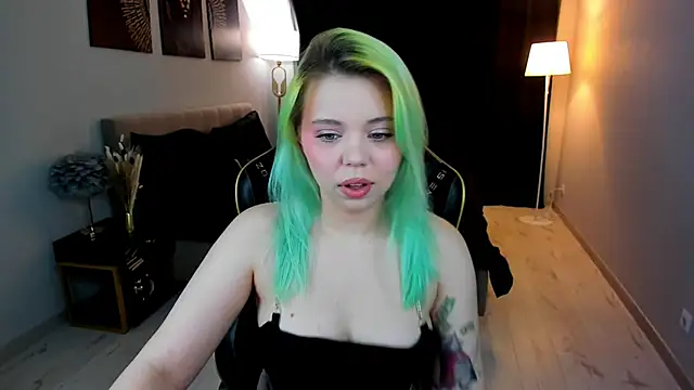 Snapshot of EnergyBunny_1 chatting on November 8, 6:18 pm EnergyBunny 1 online show from November 8, 6:18 pm