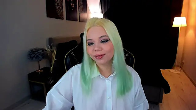 Snapshot of EnergyBunny_1 chatting on November 18, 7:40 pm EnergyBunny 1 online show from November 18, 7:40 pm