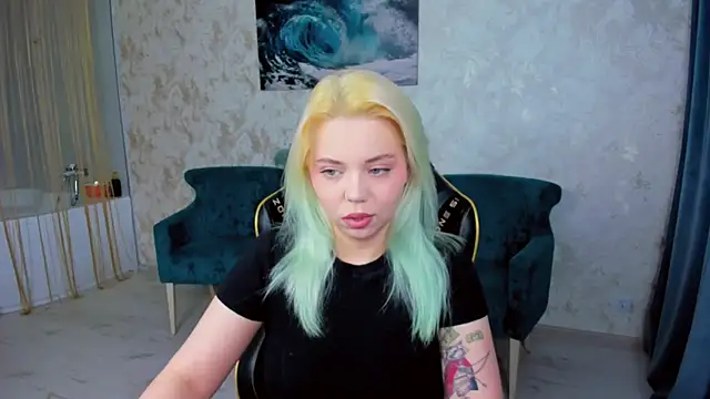 Snapshot of EnergyBunny_1 chatting on November 25, 7:25 pm EnergyBunny 1 online show from November 25, 7:25 pm