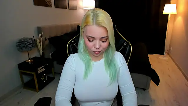 Snapshot of EnergyBunny_1 chatting on November 28, 7:38 pm EnergyBunny 1 online show from November 28, 7:38 pm