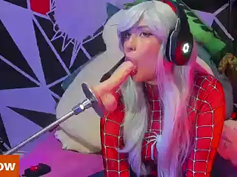 Emilythemachine online show from January 4, 11:59 pm