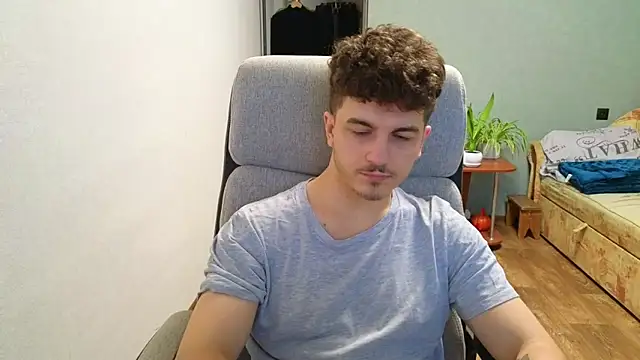 Remy Miles online show from December 4, 12:47 pm