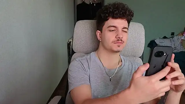 Remy Miles online show from March 19, 5:11 am