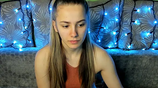 MaggieCake online show from December 6, 4:25 am