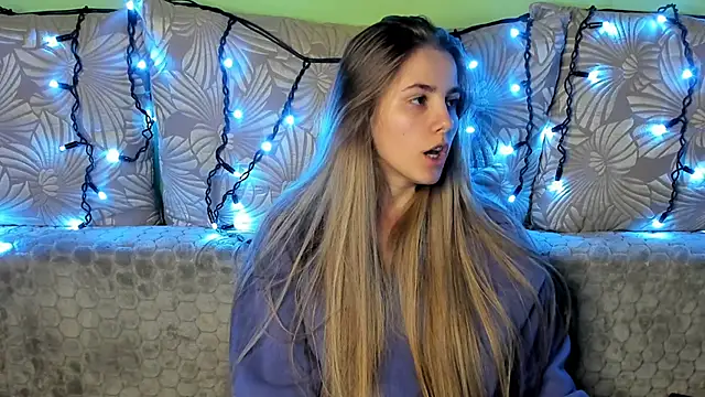 MaggieCake online show from December 10, 3:41 am