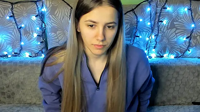 MaggieCake online show from December 13, 1:37 am