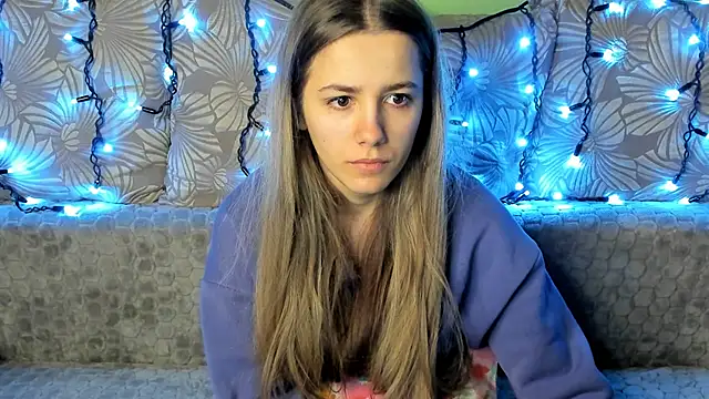 MaggieCake online show from December 18, 3:26 am