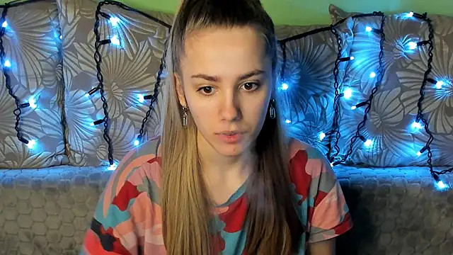 MaggieCake online show from February 1, 3:41 am